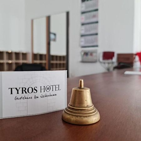 Tyros Hotel Und Gaestehaus Am Weidendamm Hanôver Exterior foto